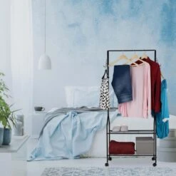 Relaxdays Garderobenständer 10027470, Mit Rollen, 2 Ablagen & 4 Haken, Metall, Schwarz -Angebote HausGlanz Store fa6606eabd6dc0e38dc7bb48f22b20dd160f763b garderobenstaender relaxdays 10027470